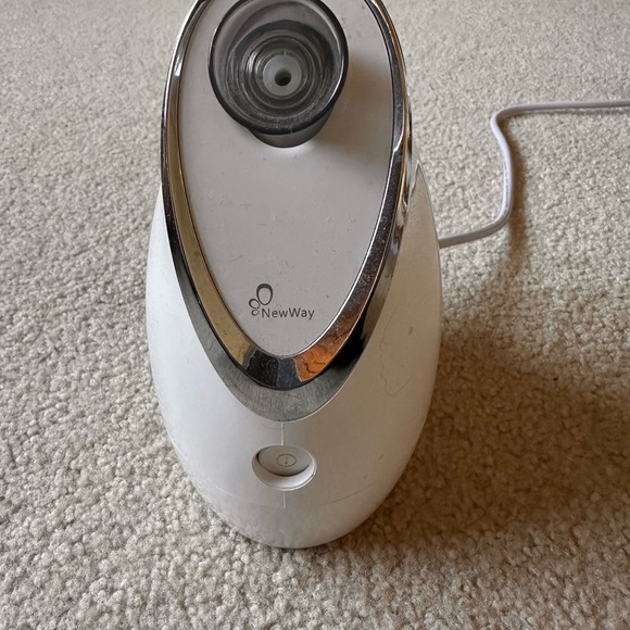 White NewWay Facial Steamer - Picture 1 of 3